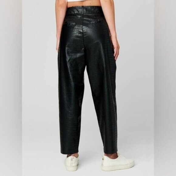 Urban Outfitters Noisy May Faux Leather High Rise Crop Straight Pants M - Picture 1 of 7